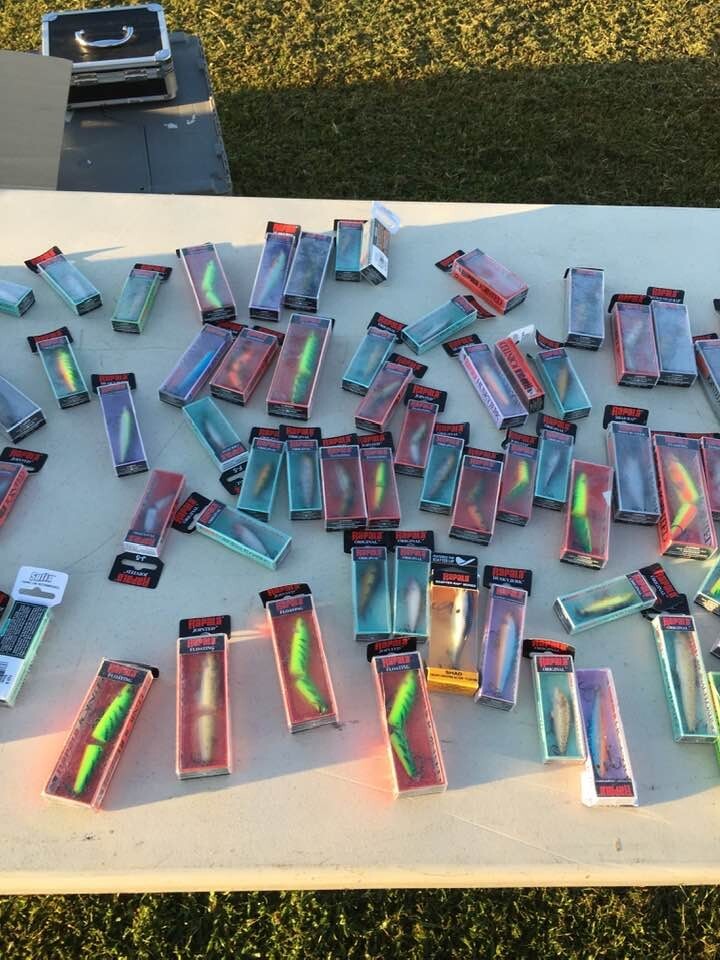 Variety Tackle Box crankbaits sinkers inline spinners jigs rapala lure