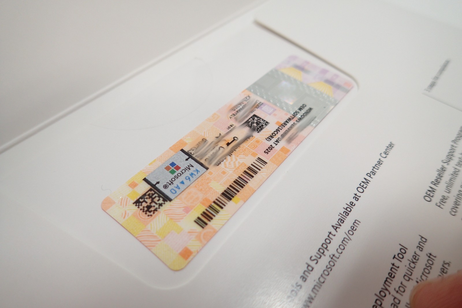 Microsoft Windows Server 2025 Datacenter 16-Core 1PK DVD + KEY Complete Kit