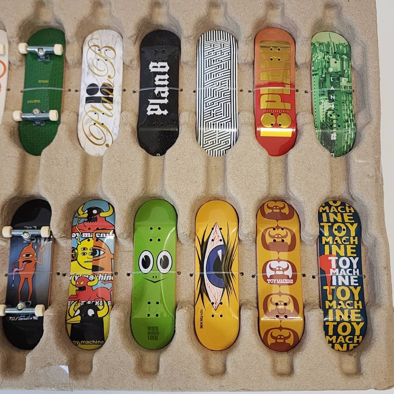 Tech Deck Ultra Pro Bonus 20-Pack Plan B Toy Machine Felipe Gustavo Sky Brown