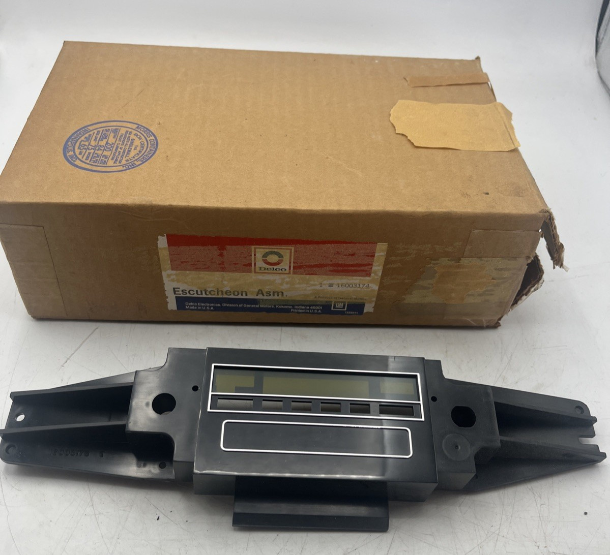 70s 80s Delco Cadillac Stereo Radio FACE ONLY FM / AM 8 Track Player 16003174