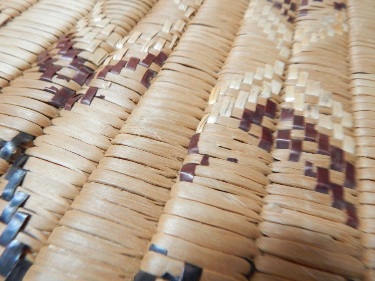 IMPRESSIVE ANTIQUE / VINTAGE LILLOOET CANADIAN SALISH IMBRICATED TRUNK BASKET