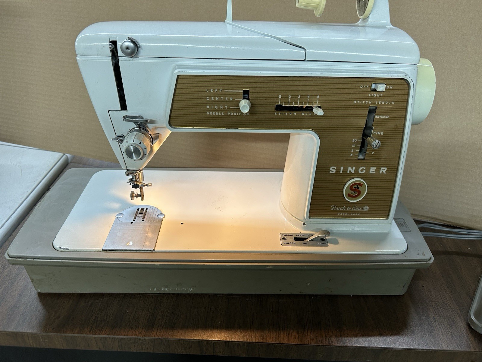Singer Model 603E Sewing Machine - Touch & Sew - NO Pedal - Seems to run SMOOTH