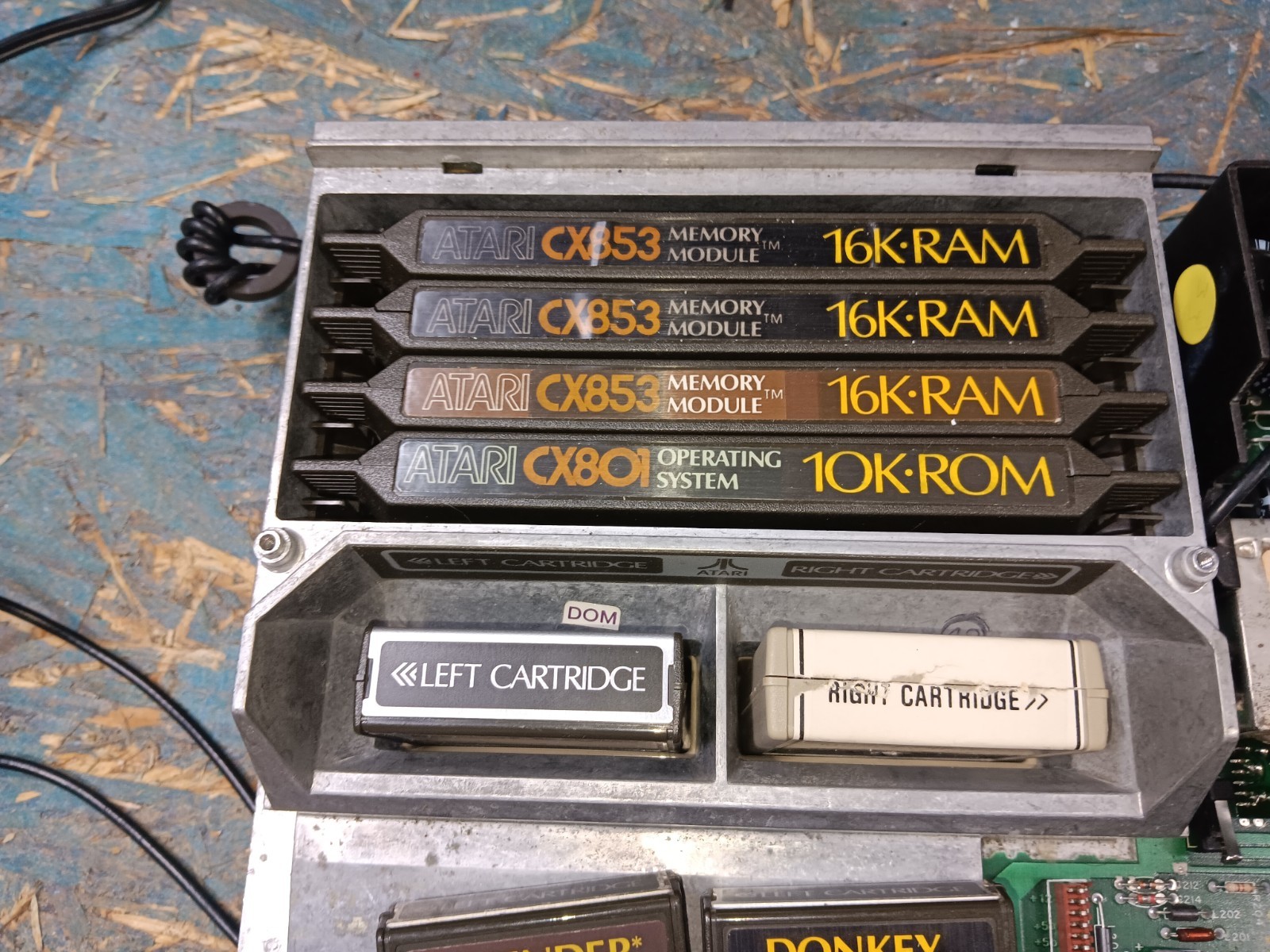 Atari 800 BAREBONES Motherboard-FULL RAM-GAMES-BASIC & MONKEY II-GOOD-SEE ALL