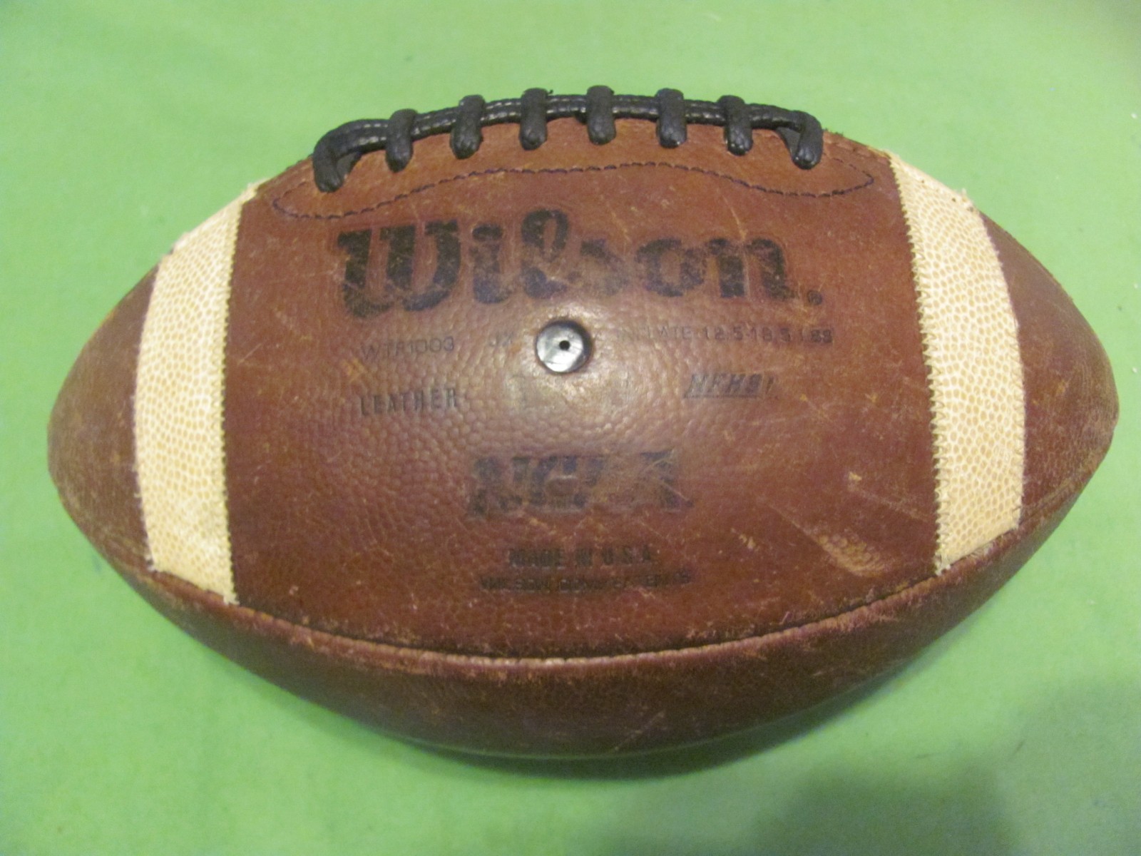 Wilson GST WTF1003 NCAA/NFHS Collegiate Leather Football USA.