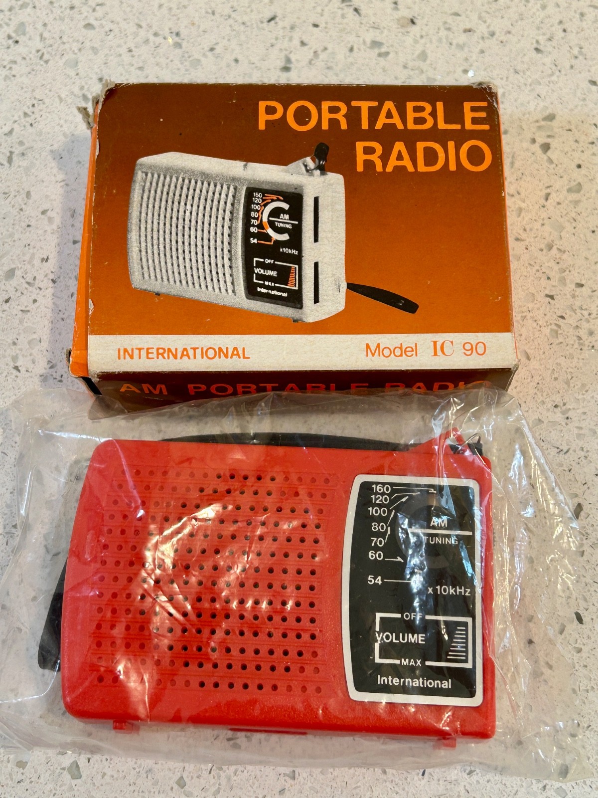 VINTAGE 1960-70's International Brand Transistor Radio Model IC 90 - Mint in Box