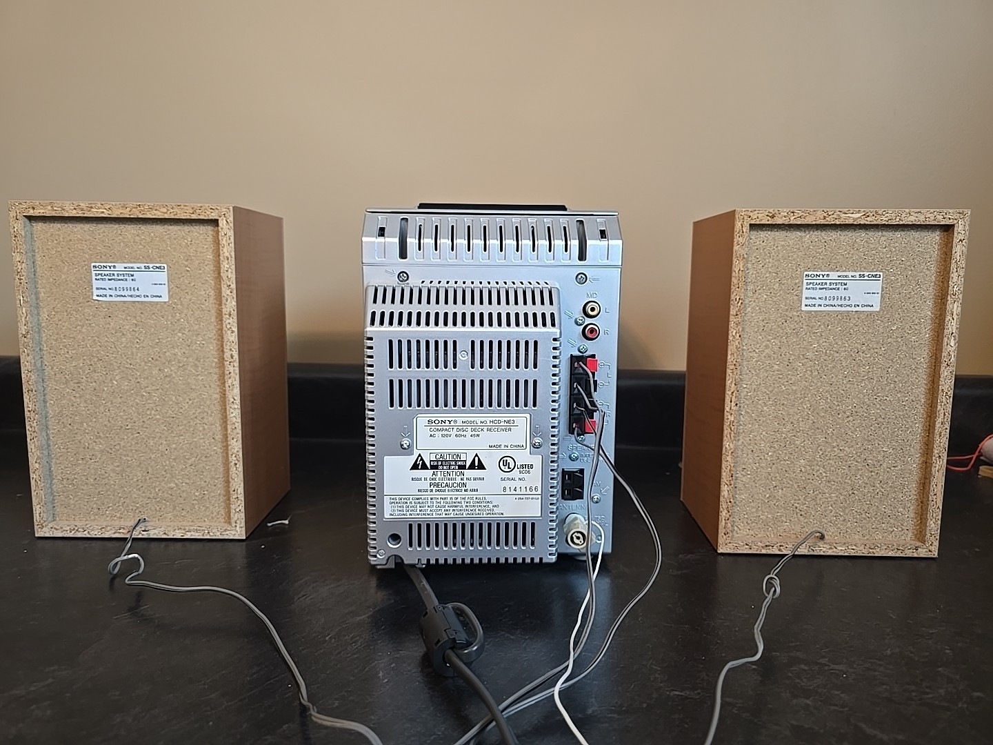 Sony Bookshelf Stereo System CMT-NE3 CD Cassette Tape AM FM Tested