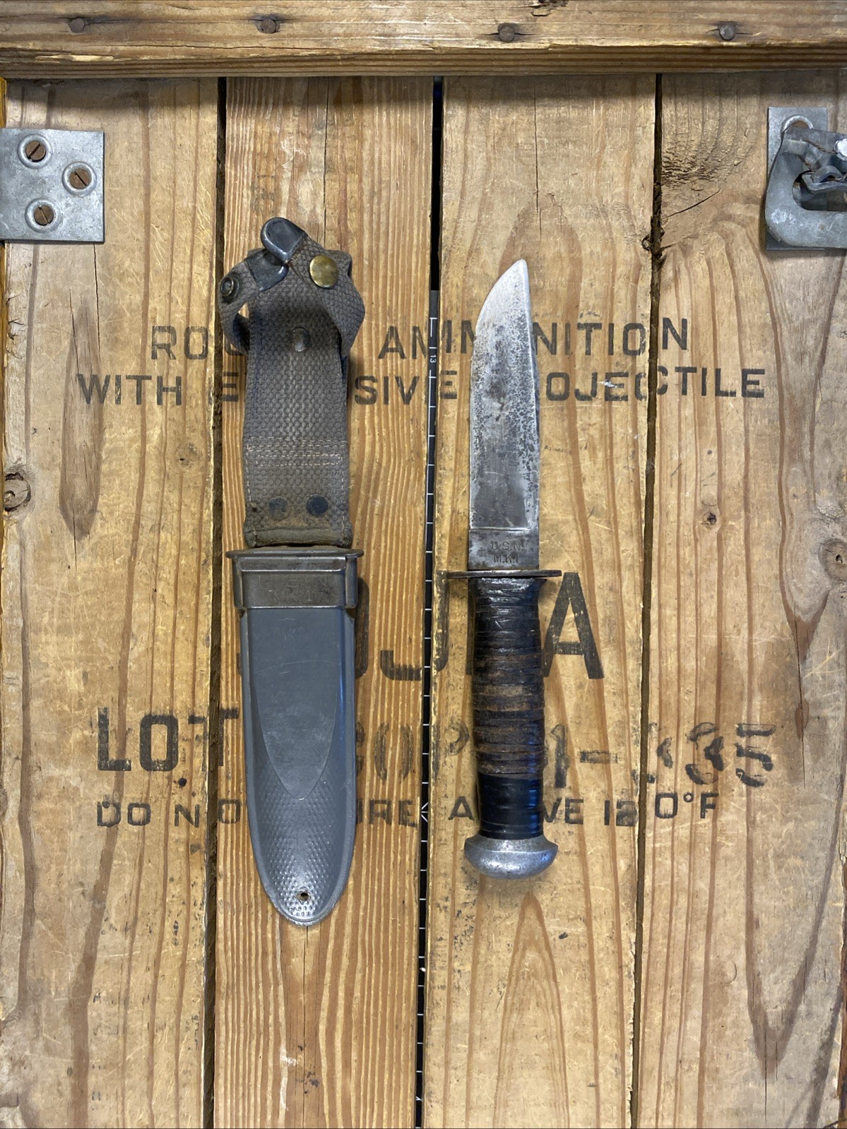 WW2 U.S.N. MK. 1 Robeson Shuredge No. 20 Fighting Knife NORD 4723 Scabbard Nice!