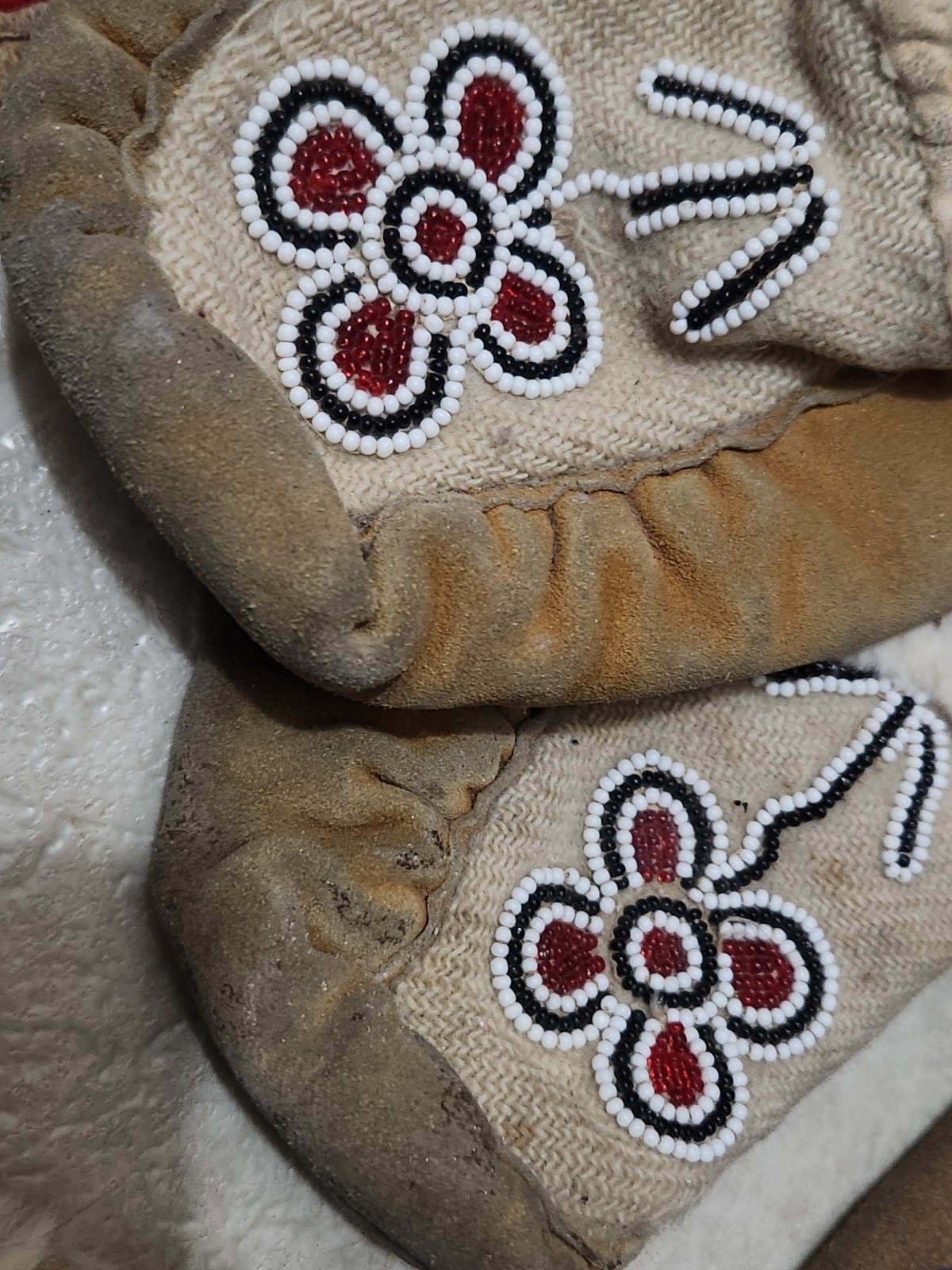 LOT OF 7 PAIRS BEAUTIFUL VINTAGE NATIVE AMERICAN BEADED MOCCASINS