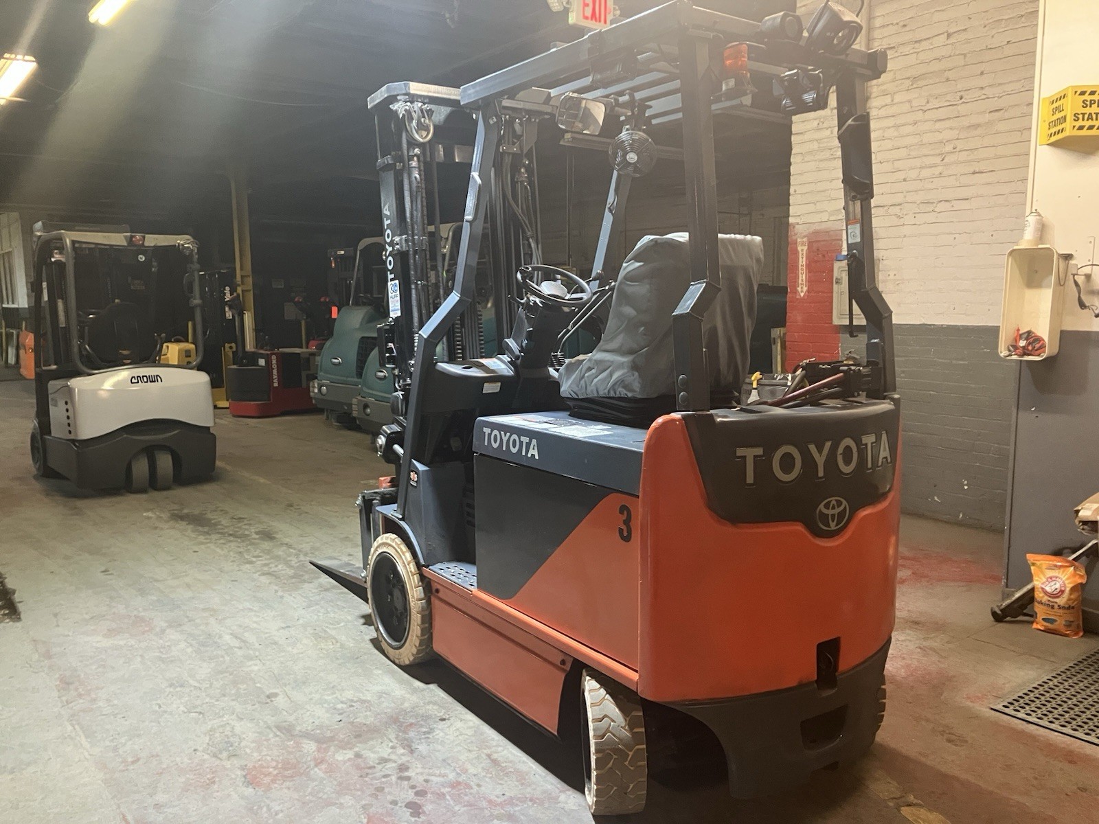 2022 Toyota 5000 LB Electric Forklift With SS and Triple Mast 218 Reach