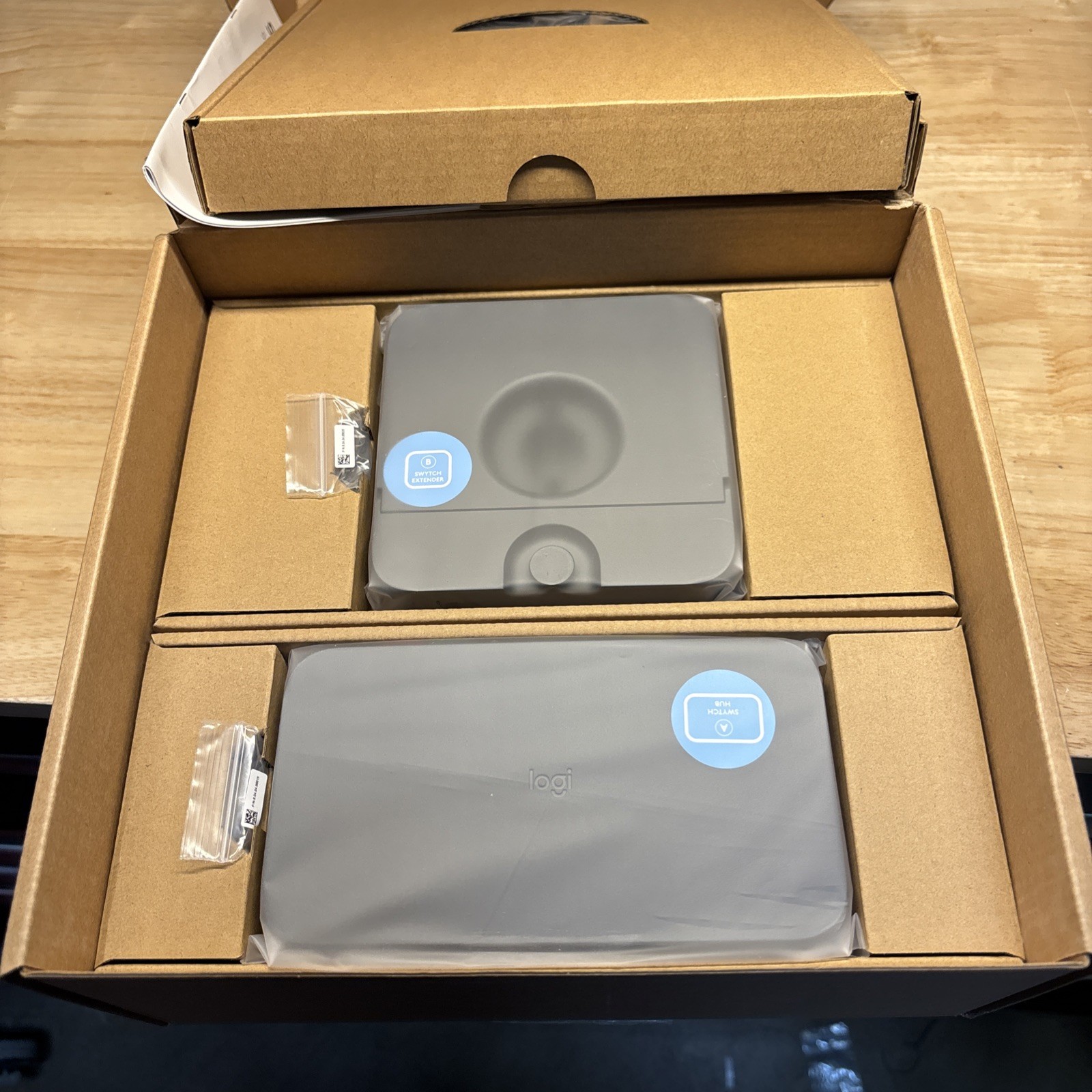 Logitech 952000009 Swytch Hub - Gray