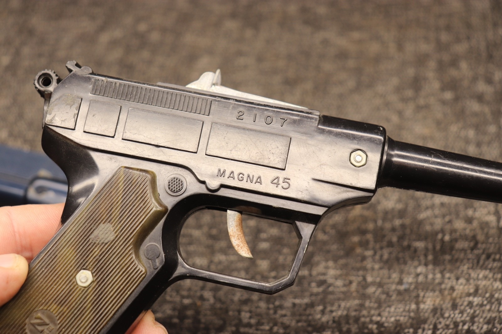 2 Vintage ZEE Toys Government Model Auto & Magna 45 Cal Pistol NO. 2107 & T-723