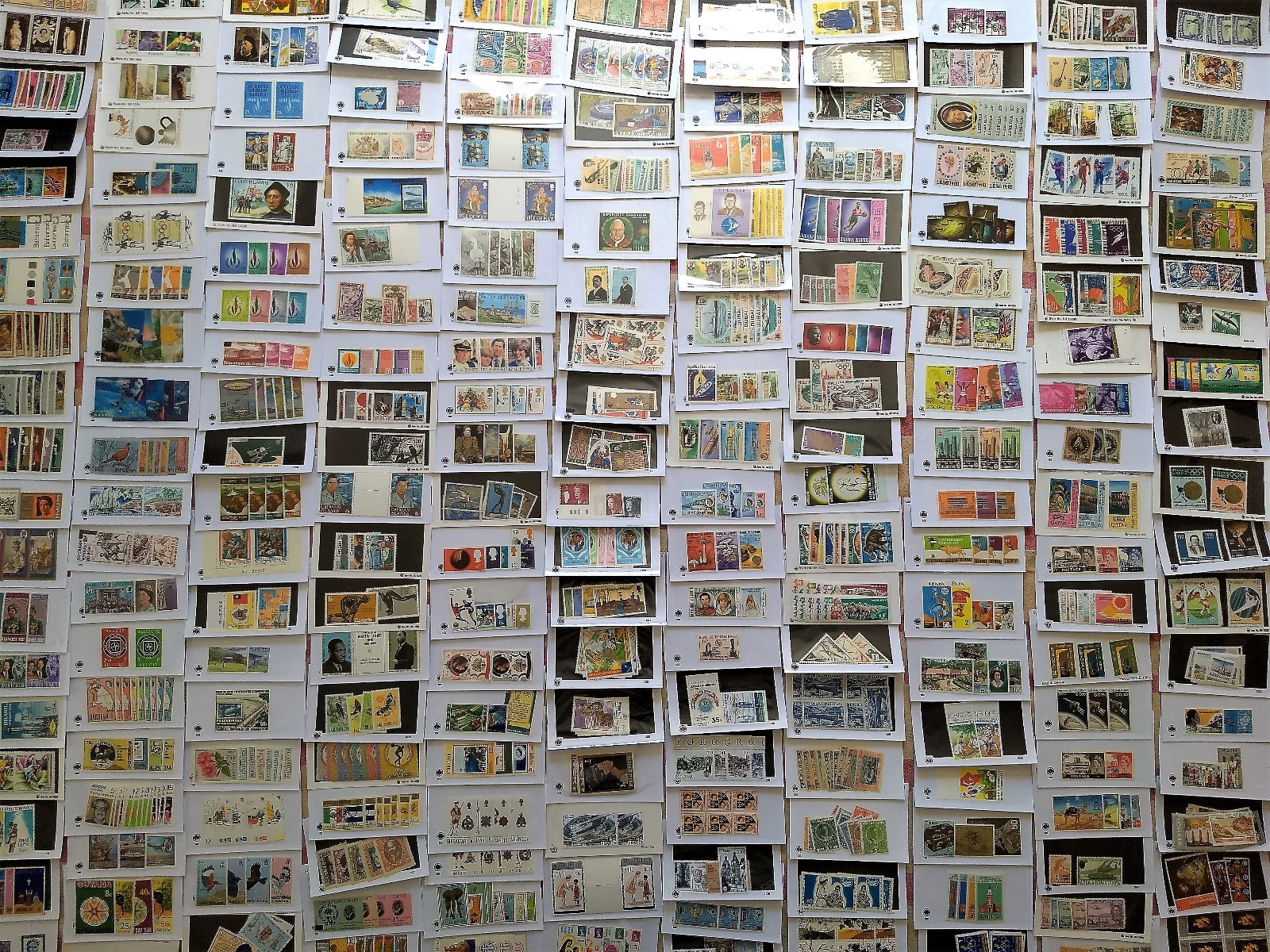 Worldwide Stamp Collection MNH - 600 Different from 100 Countries in Full Sets