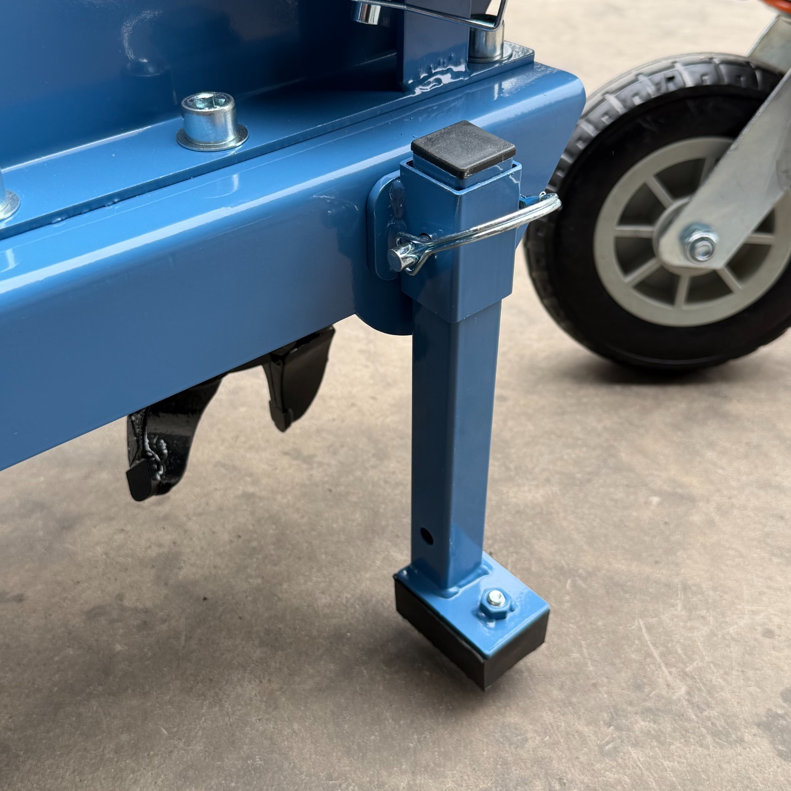 Stump Grinder 15HP 420cc Walk-behind, Electrec Start, 15 Cut Height/10 Cut Depth