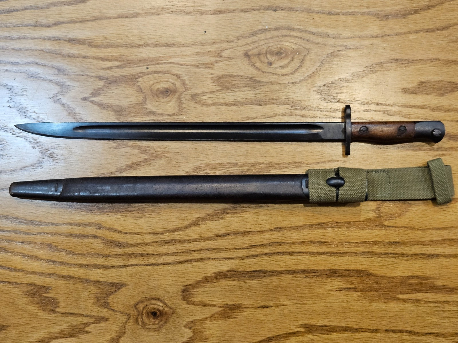 Vintage WWI British Enfield Rifle Bayonet, Lithgow, 1907P, plus  Scabbard & Frog