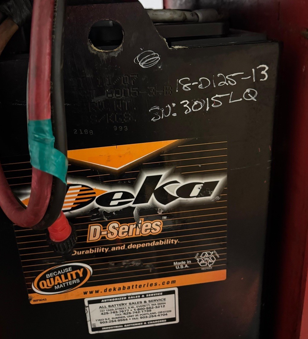 Raymond DSS 300 Stand Up Forklift Electric Reach Truck Warehouse Lift W/Charger