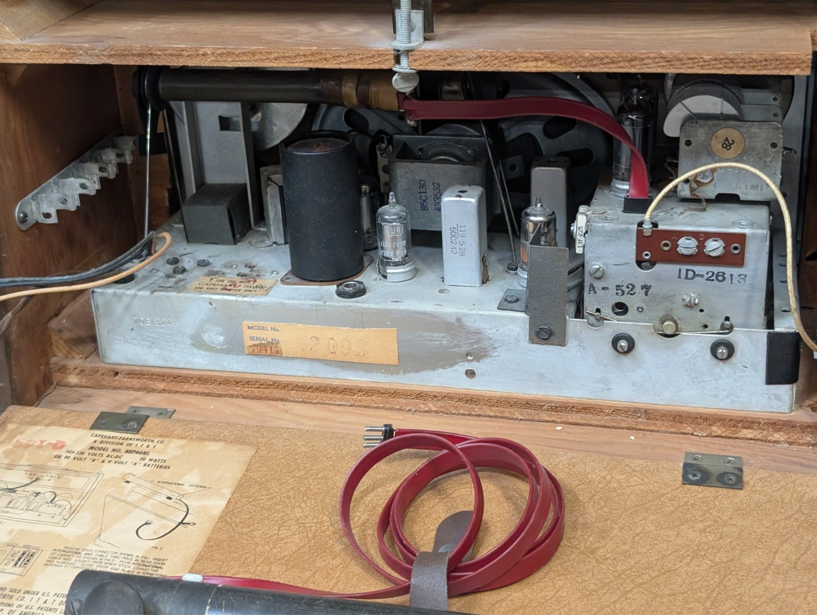 Capehart International 88P66BNL PORTABLE MULTIBAND TUBE RADIO - For Parts