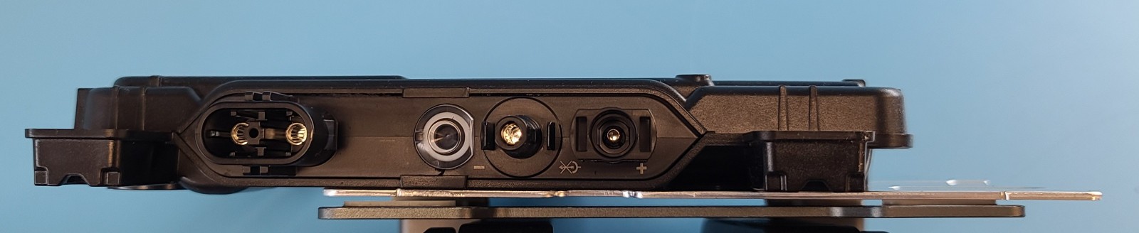 Enphase IQHC Microinverter IQ8HC-72-M-DOM-US MC4 Wire Connector w/mntg bracket