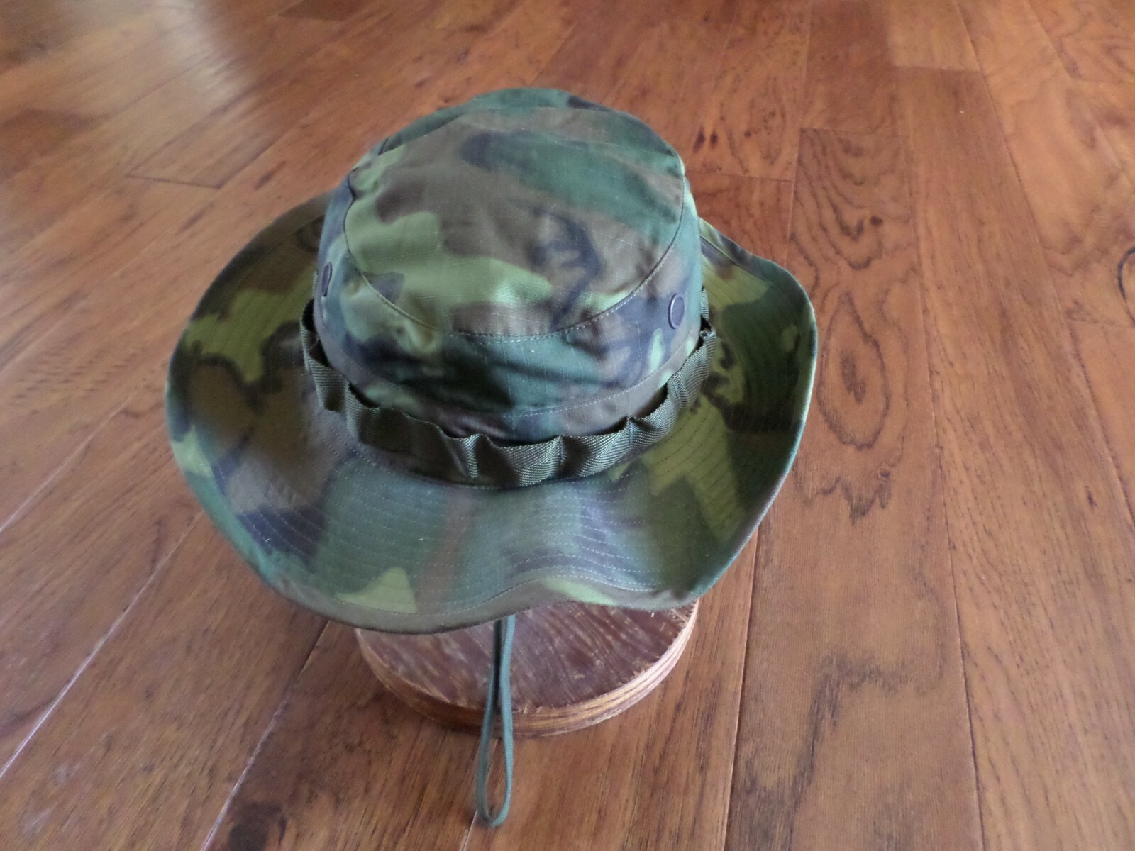 U.S MILITARY ISSUE VIETNAM JUNGLE HAT CAMOUFLAGE BOONIE HAT GENUINE 1968 SURPLUS