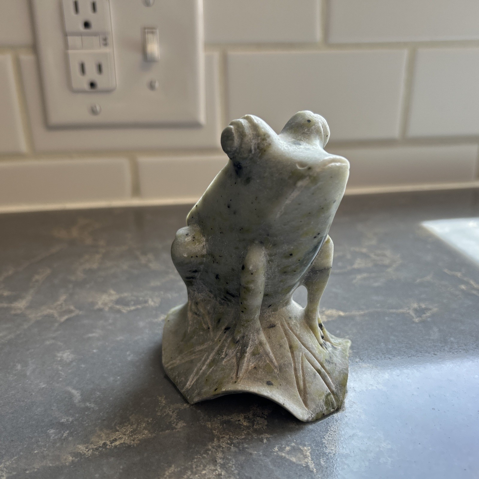 Chinese Hand Carved Nephrite Jade Frog Sculpture Figurine Mid Century 1960s Vtg