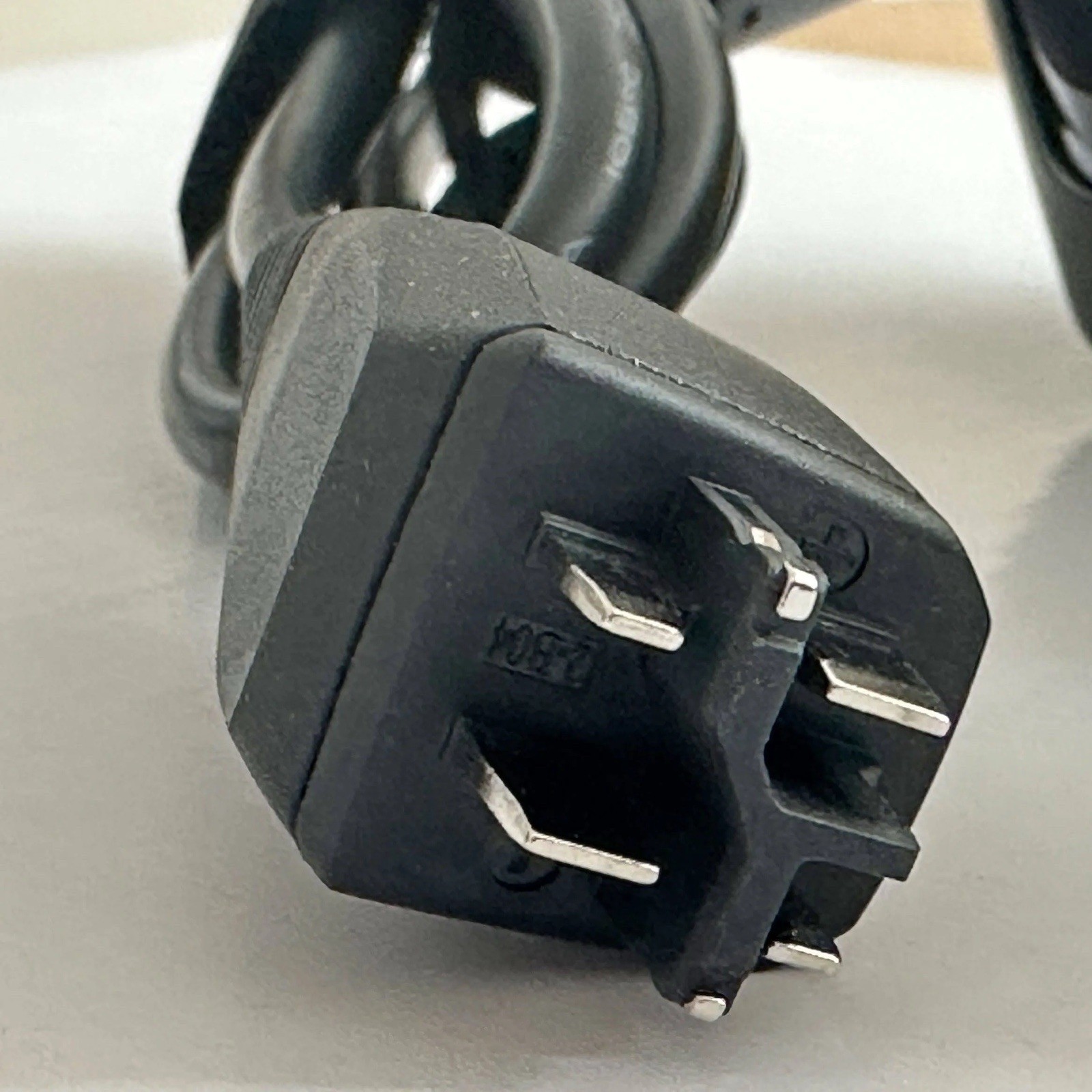 Bosch Smart System eBike 4Amp **4-PIN** Plug Charger Part # BPC3410 EB12.110.000