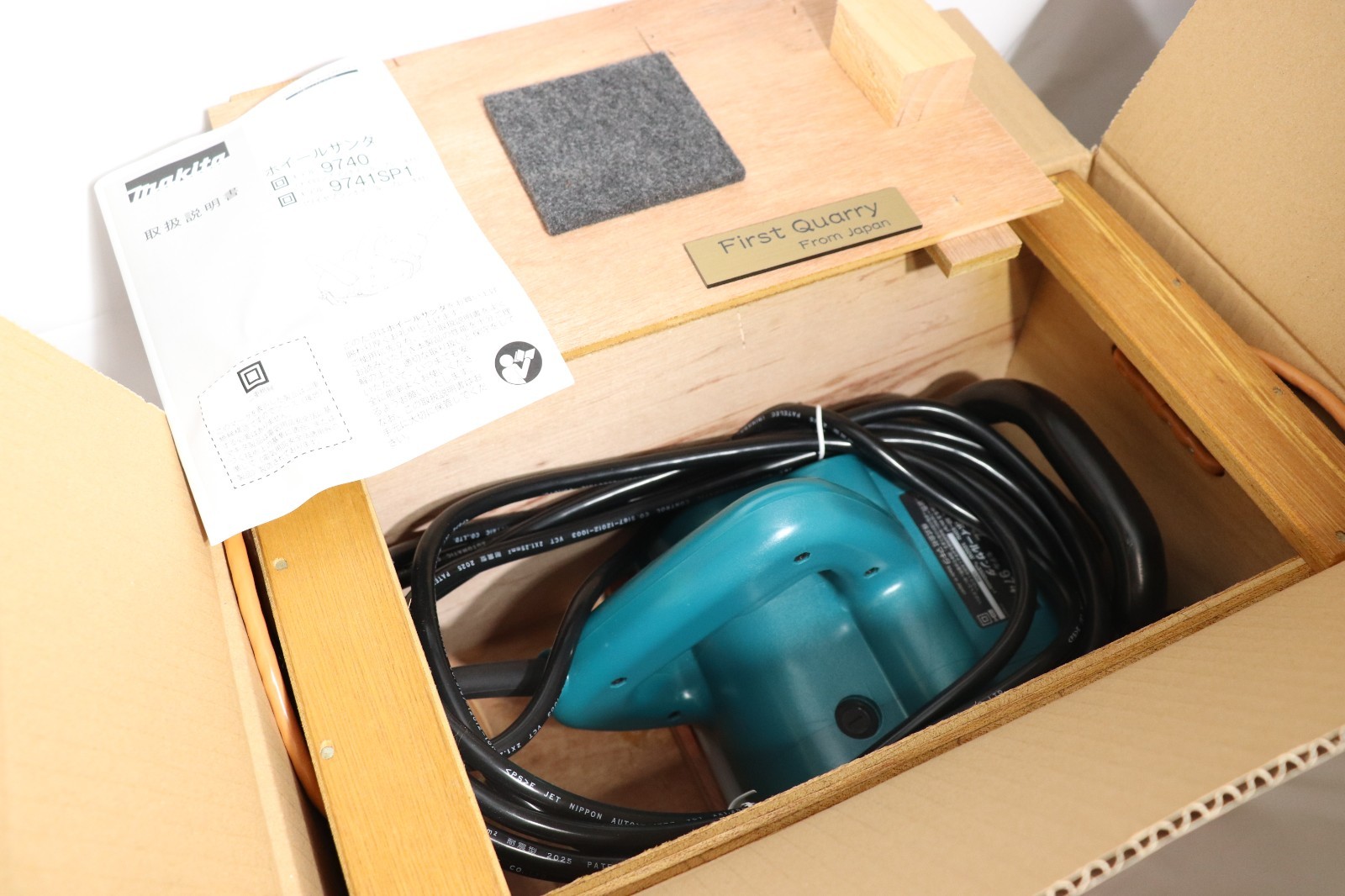 Makita 9741SP1 Wheel Sander 100V 120mm with Wire Brush Wheel New