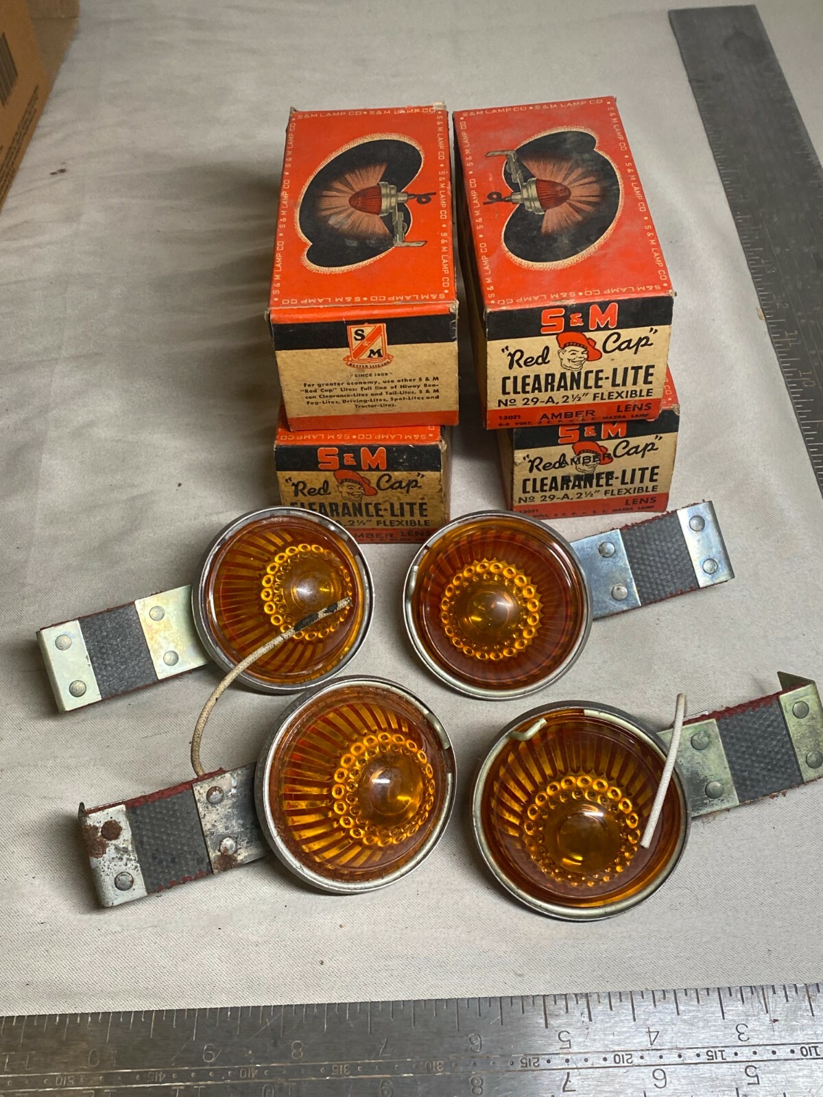 NOS VEHICLE CLEARANCE LIGHTS S AND M RED CAPS AMBER LENSE 4 TOTAL ACCESSORY