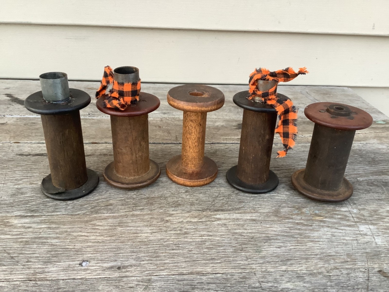 (5) Rustic Vintage Primitive Textile Mill Wooden Spools/ Bobbins 3-4" tall J5