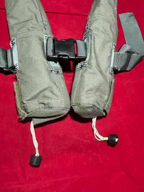 USAF US NAVY PILOT LPU-9/P. Life preserver unit.