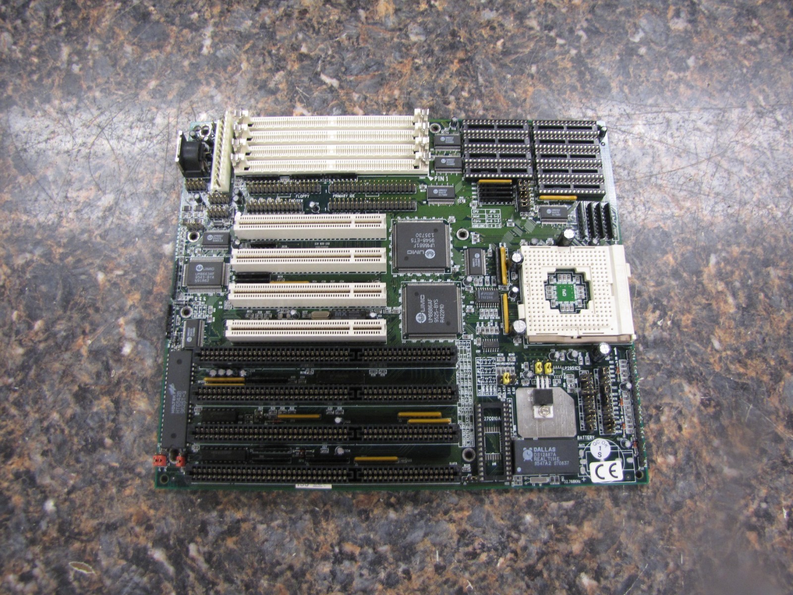 Vintage Socket 3 Baby-AT Motherboard UMC UM8886AF/UM8881F Chip - new condition!