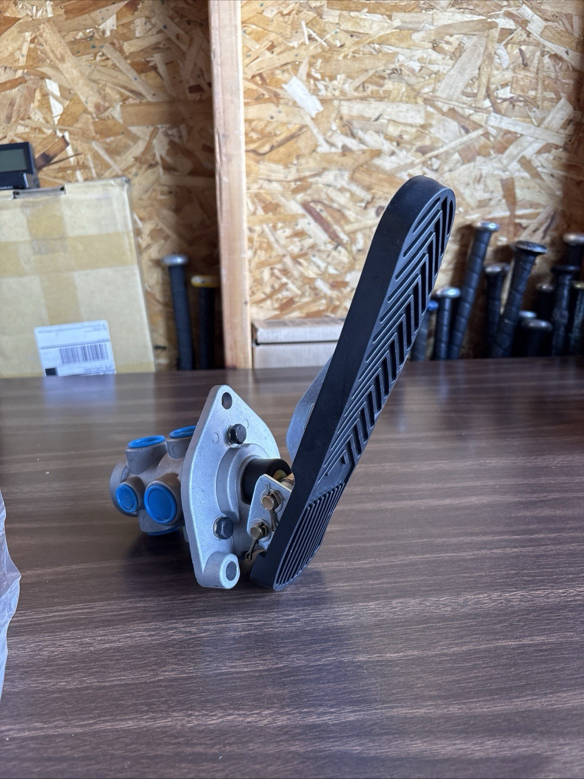 E-3 E3 Single Circuit Foot Brake Control Valve For Haldex Bendix 277863 KN22100