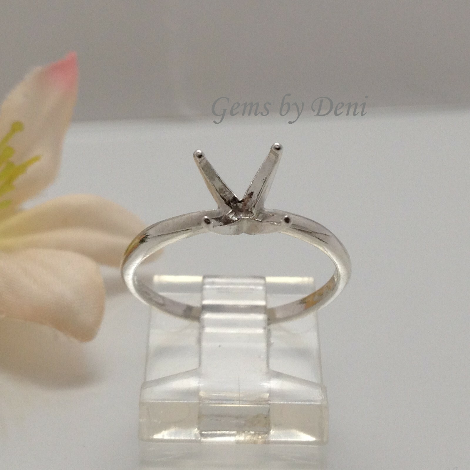 4, 5, 6, 7 or 8mm Round 4-Prong Deep Vee Sterling Silver Ring Setting (Size 4-8)