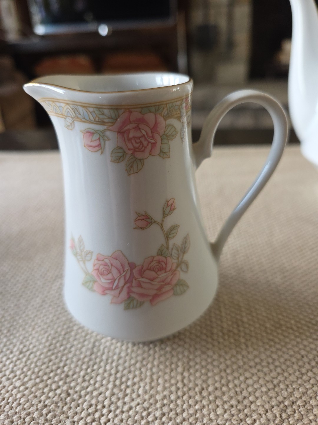 Crown Ming Fine Jian Shiang Christina Pattern Fine China Tea Pot, Sugar, Creamer