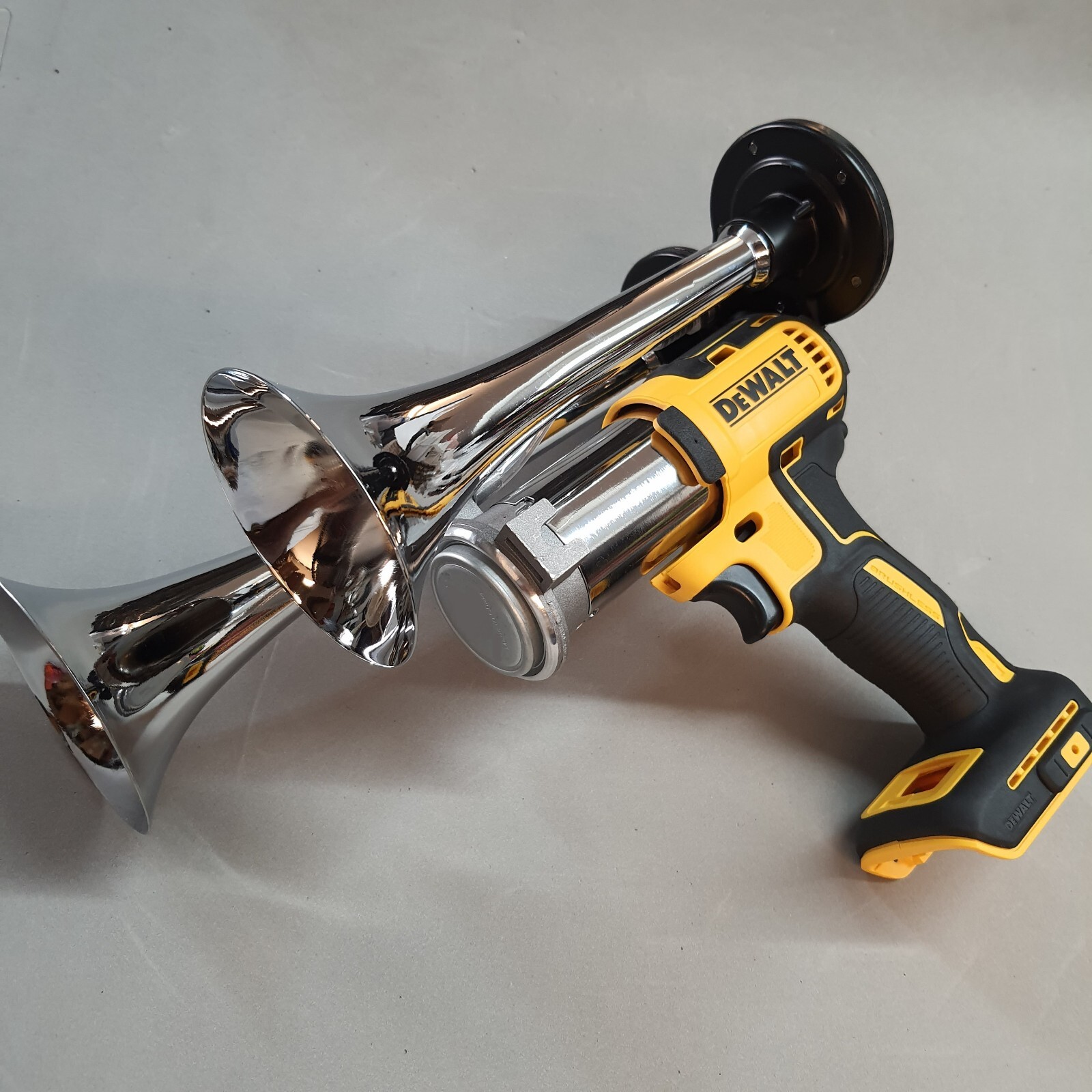 DeWalt 20v Cordless Drill Impact Sports Boat Air Train Horn Compressor New