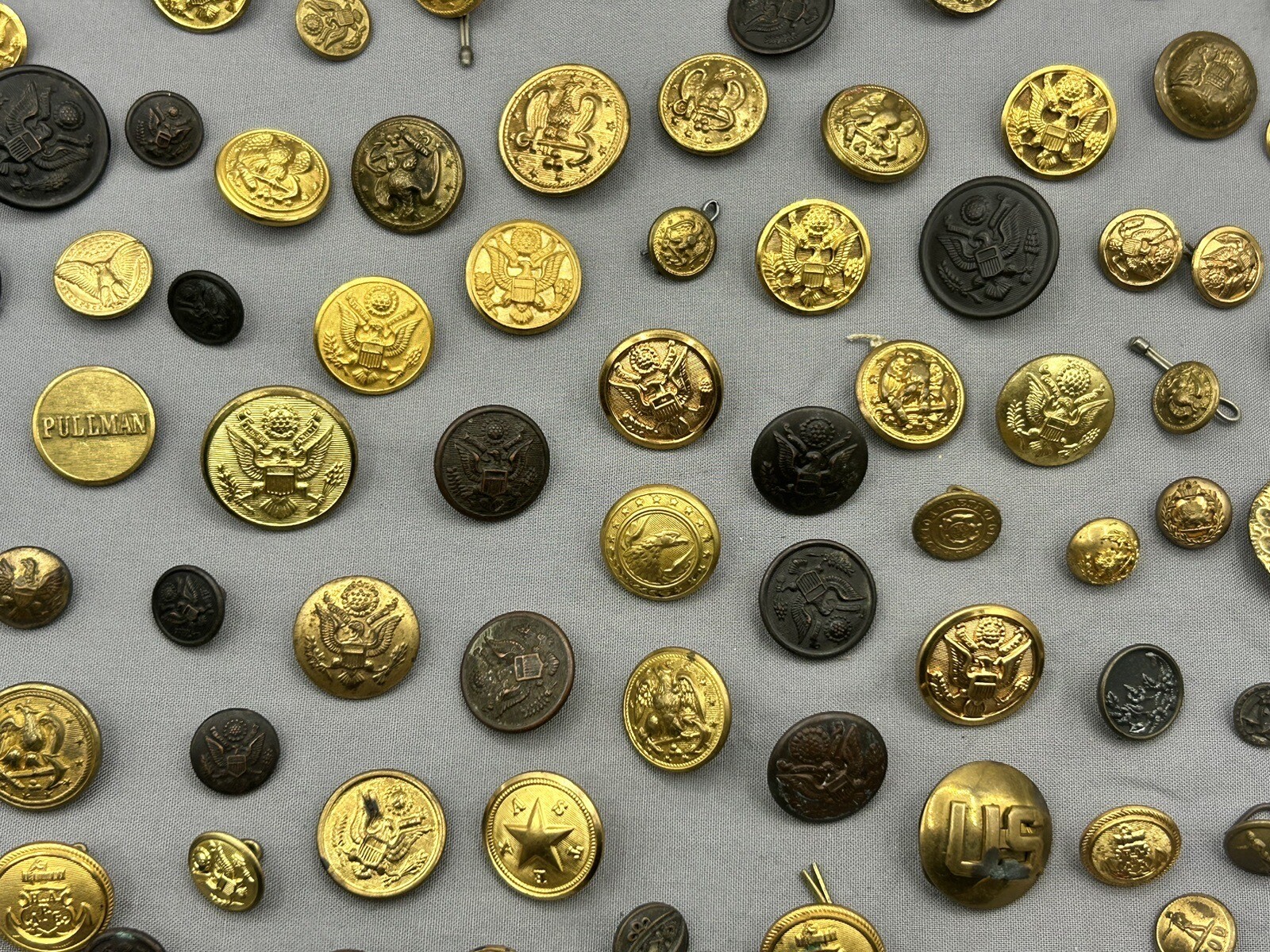 Random Lot Of (4) Original War Buttons - Military Antique Brass More Read