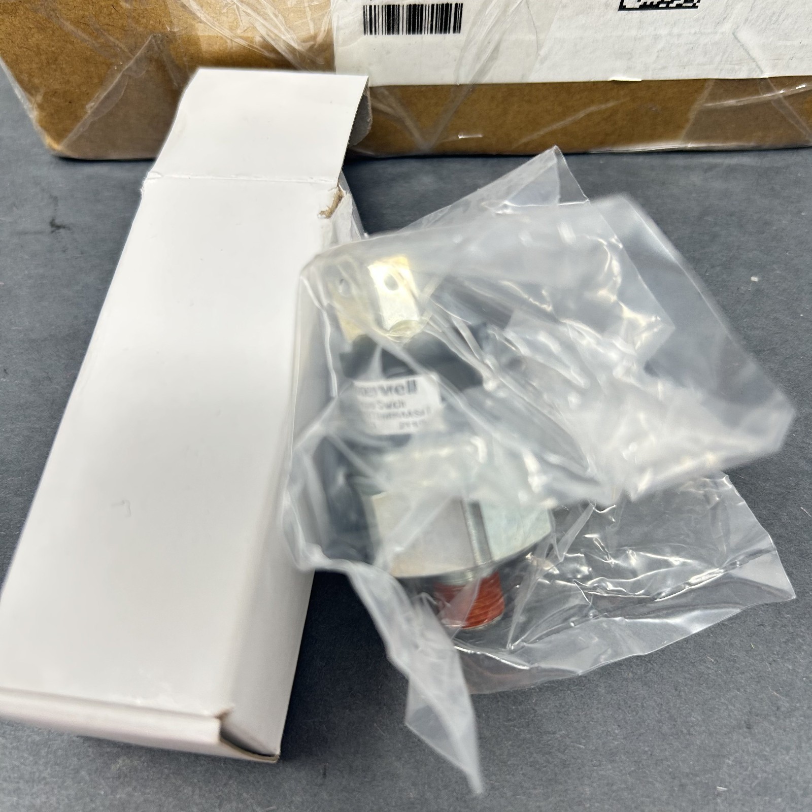 HONEYWELL LER00750TBMNKAAS01 INDUSTRIAL PRESSURE SENSOR SWITCH 2-PIN LE SERIES