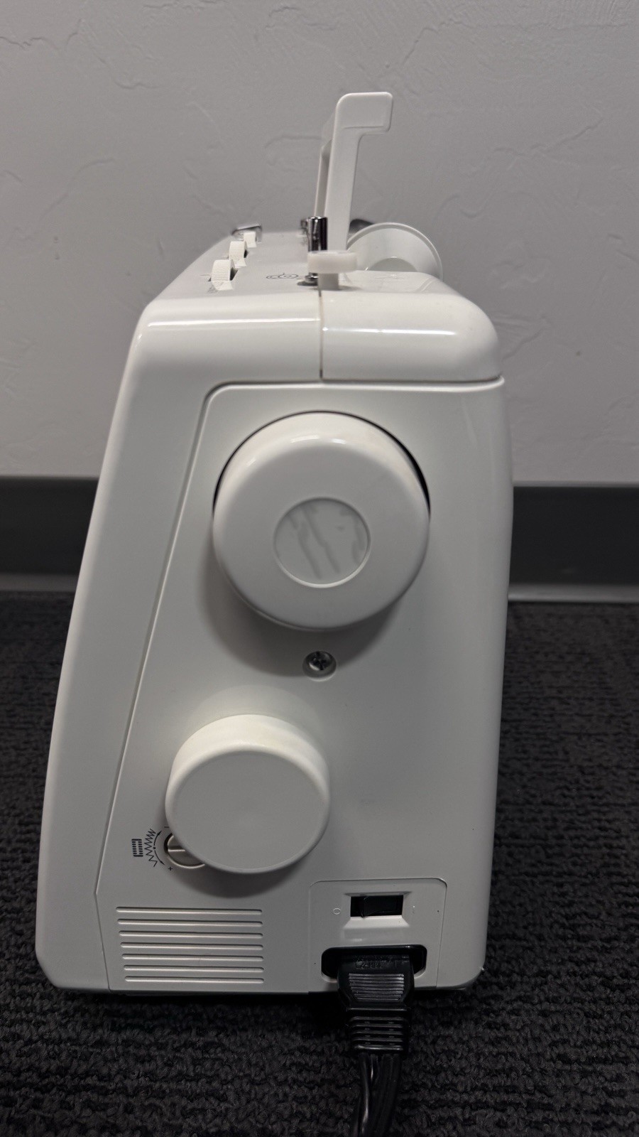 Singer Scholastic Model 6510 Sewing Machine with Pedal And Storage Case