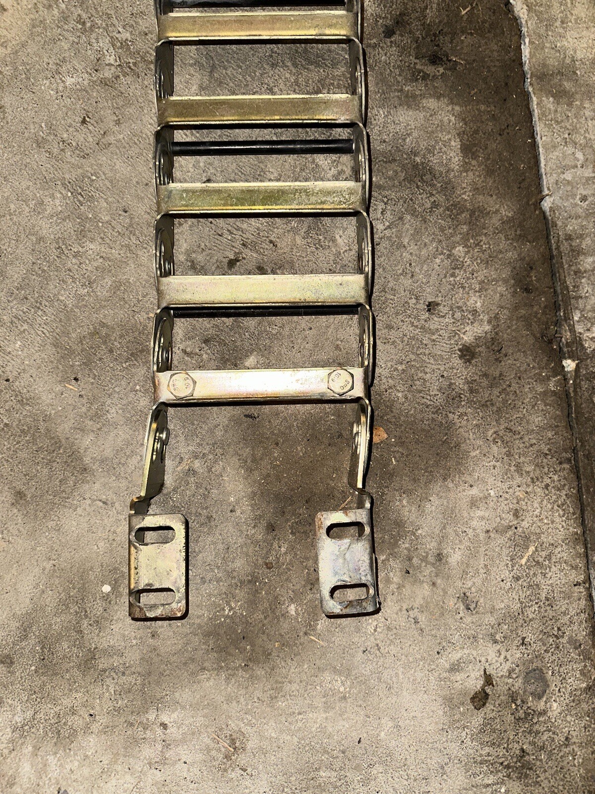 JLG 400s Cable Track