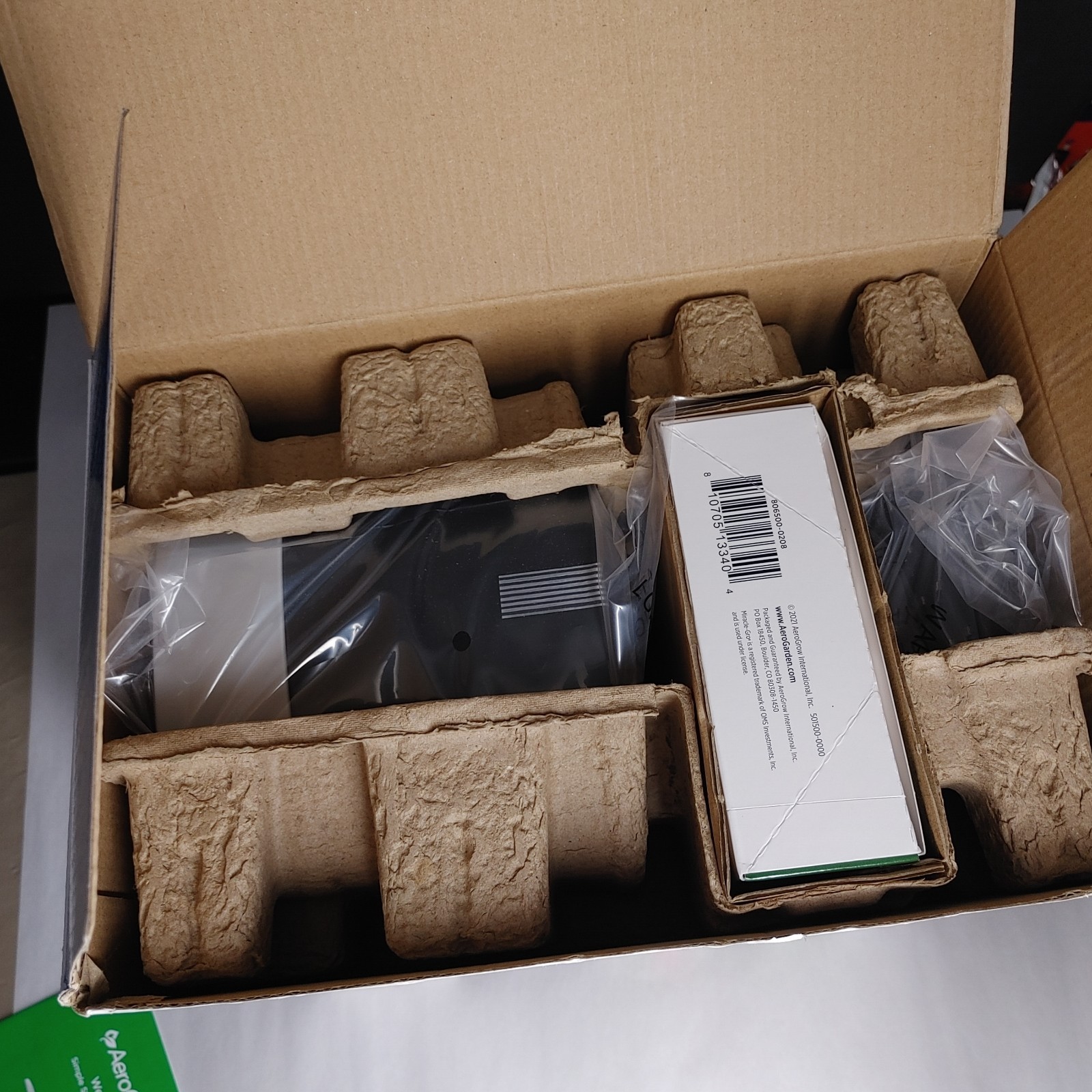 Aerogarden In-Home Garden System Harvest 6 Pods (Opened Box)