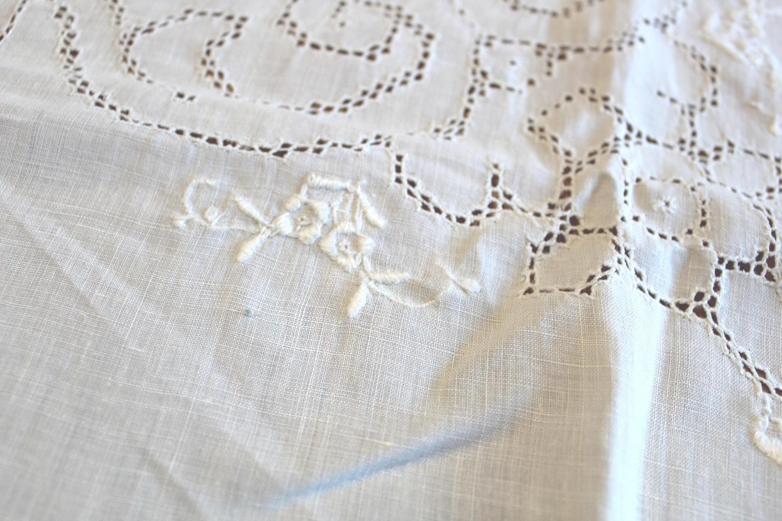 Irish Linen Tablecloth Drawnwork Embroidery