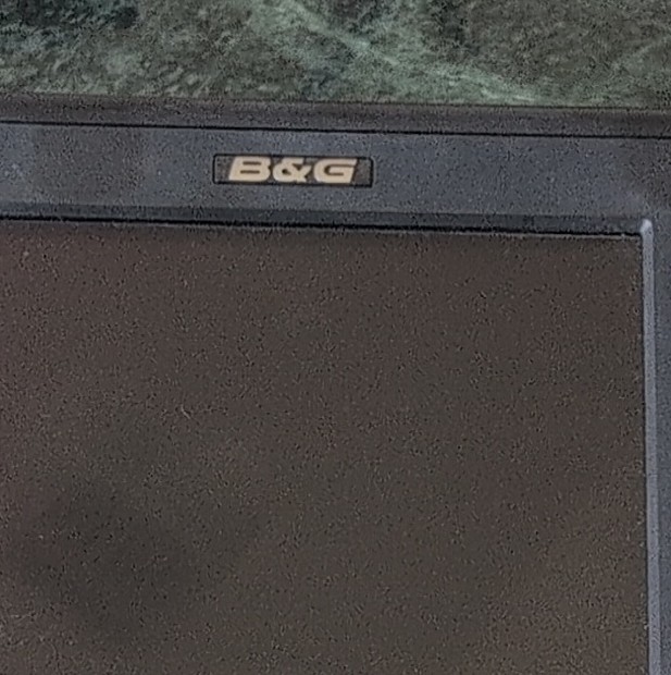 B&G Zues Touch T8 Chartplotter MFD Display.  Works great.  Cover & cable incl.