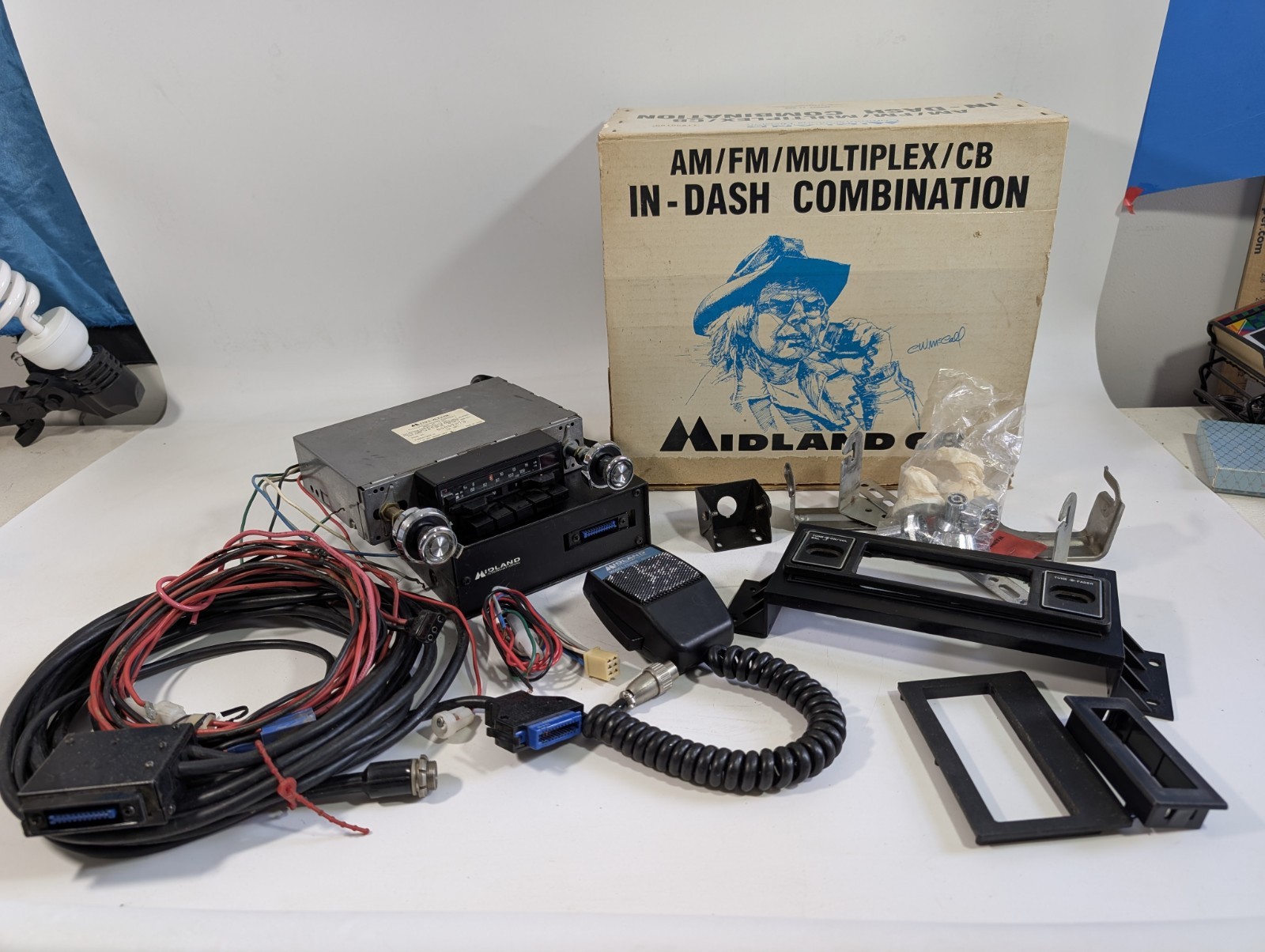 Midland 1977 AM/FM CB Radio In-Dash Combination w Wiring CW McCall Vintage
