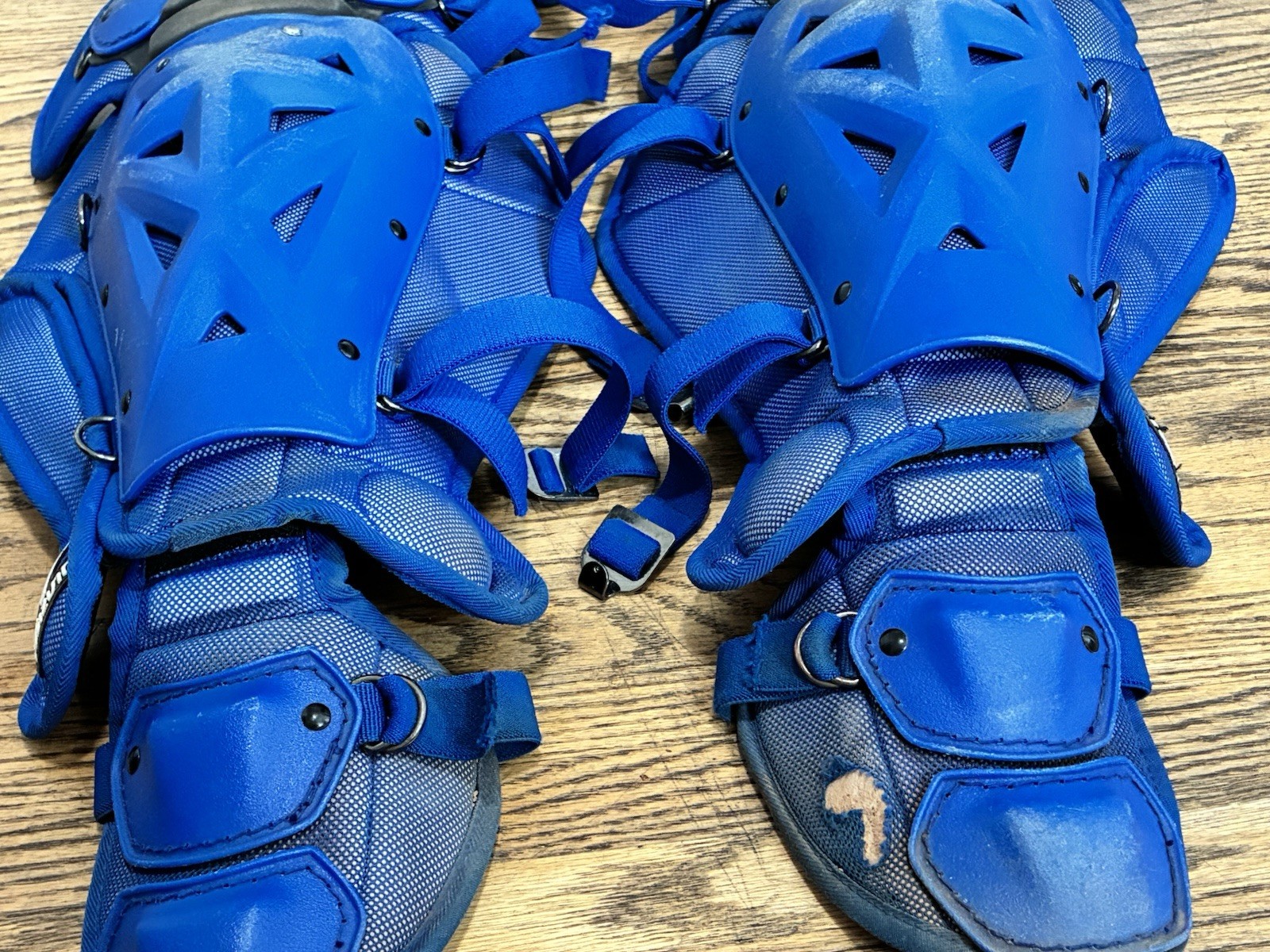 Chicago Cubs Game Used/Issued Mizuno Pro 17.5 “ Catchers Shin Guards Blue