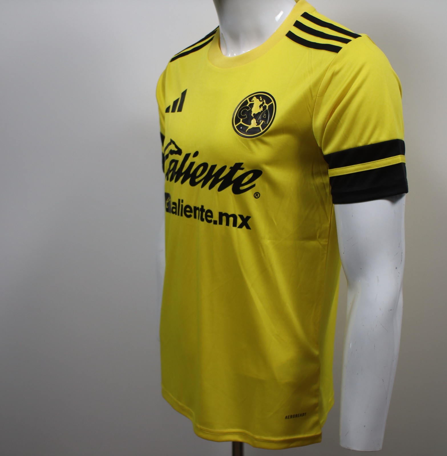 CLUB AMERICA ENTRENAMIENT 25/26 (TALLA REDUCIDA LEER LA DISCRIPCION)