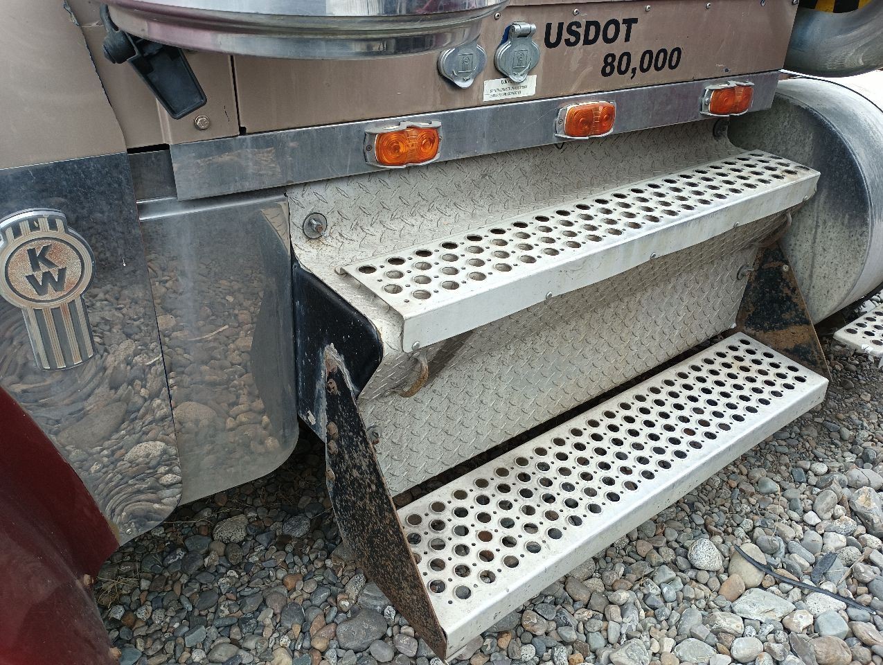 Semi Truck Storage Box 20X24X26 (12149052