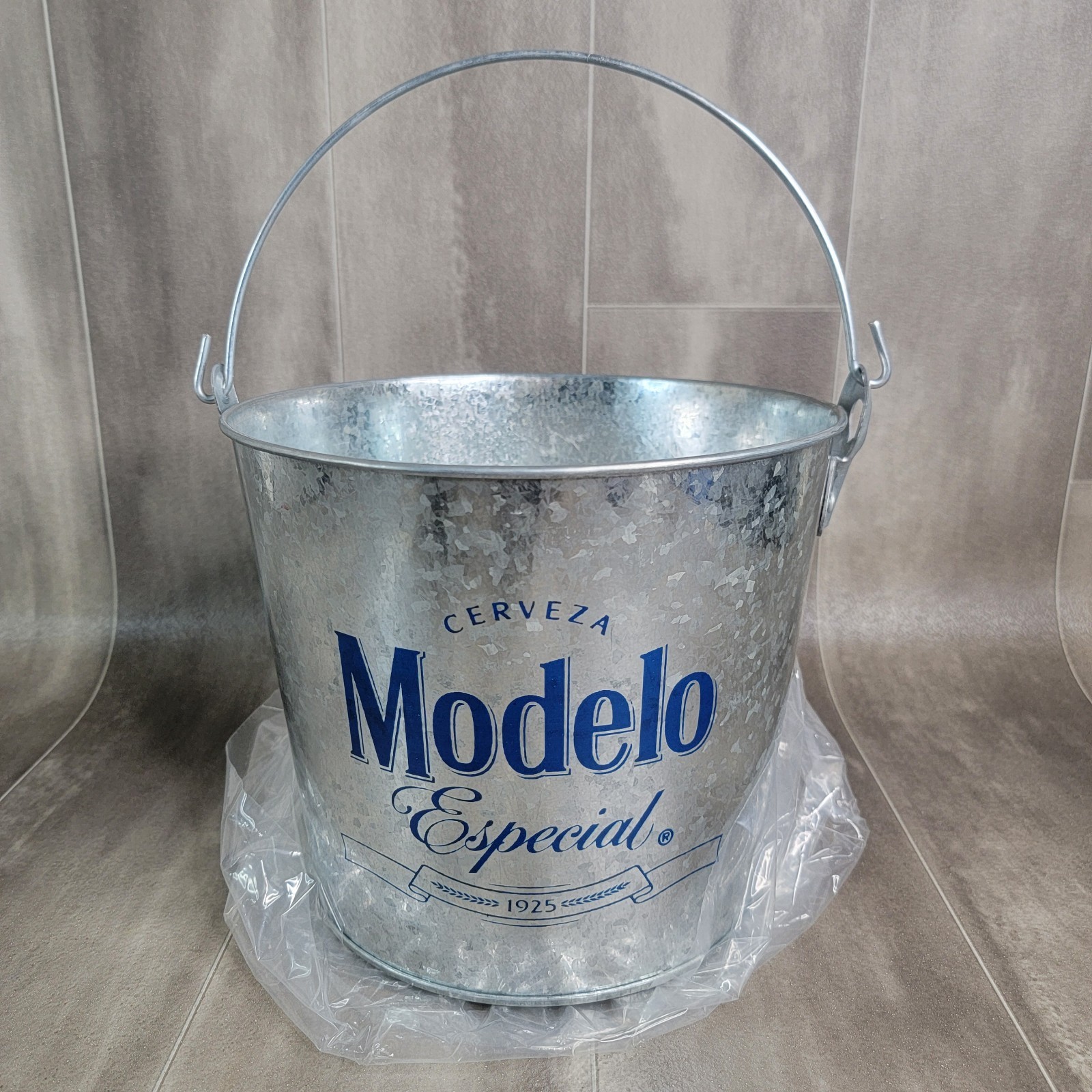 Modelo Especial Galvanized Steel Beer Bucket W/ Opener & Handle Man Cave Bar