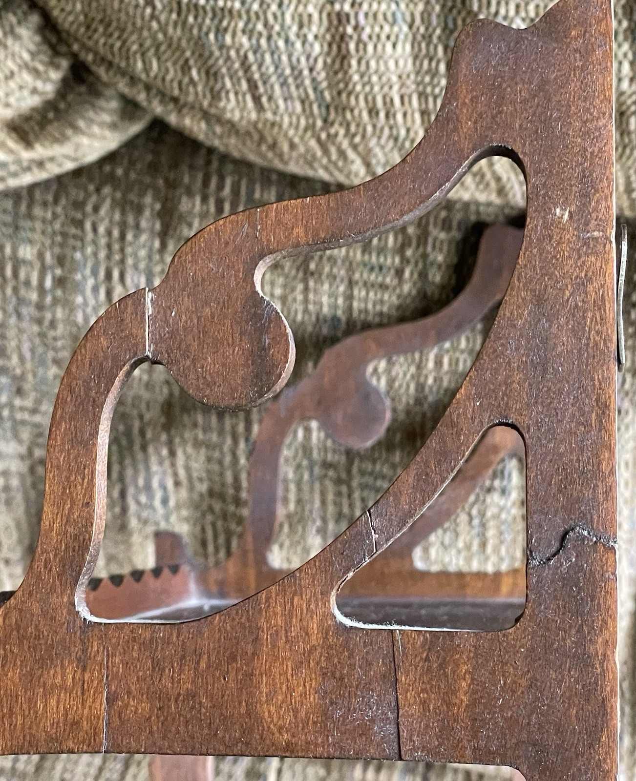 ANTIQUE? ENGLISH EDWARDIAN CARVED MAHOGANY HANGING ETAGERE WALL SHELF! LOVELY!