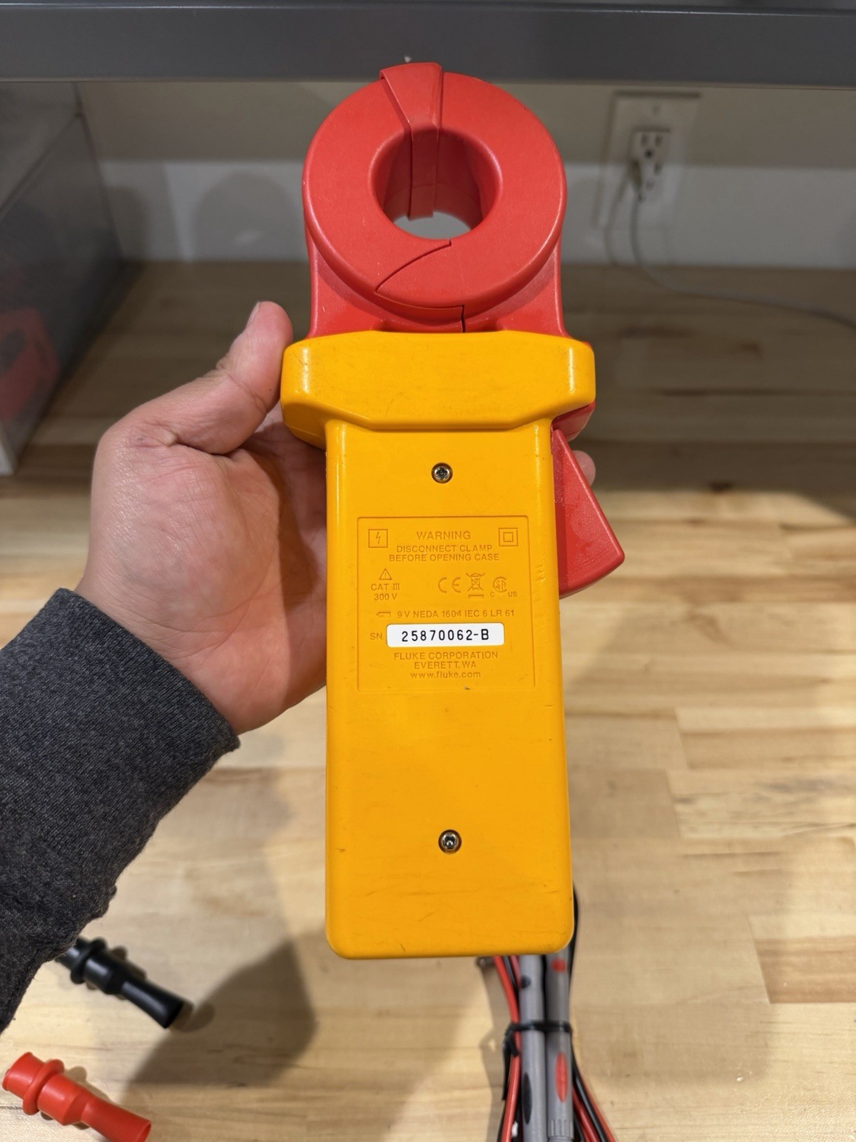 FLUKE 1630 EARTH GROUND CLAMP W/ LEADS - FREE SHIPPING / PERFECT CONDITION