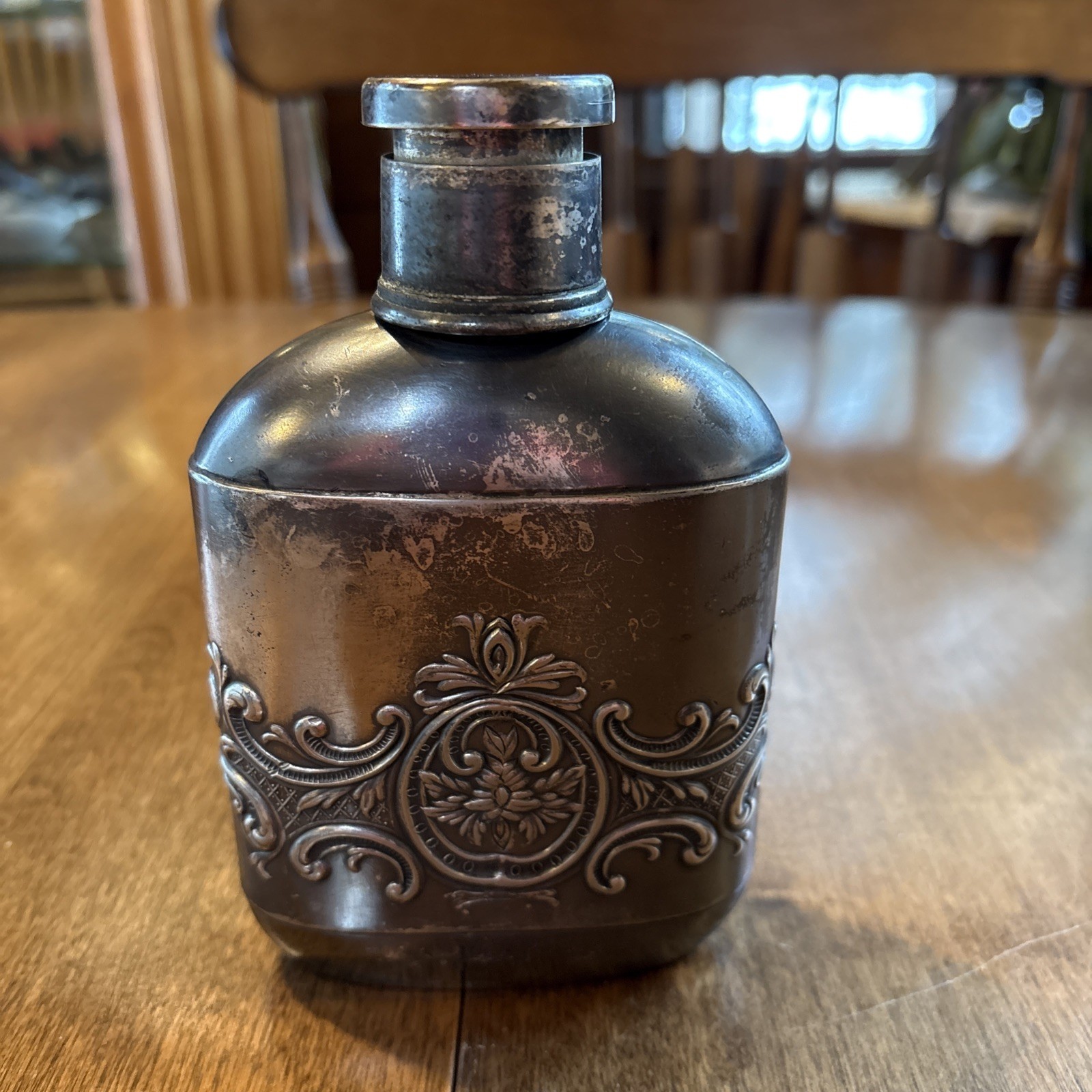 Antique UNIQUE Meriden B SILVERPLATE Flask ~TOP IS CUP~