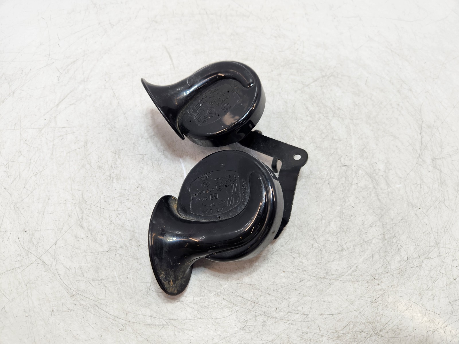 ✅ 21-23 OEM Tesla Model S Low Hight Dual Tone Horn Signal Assembly W/ Bracket