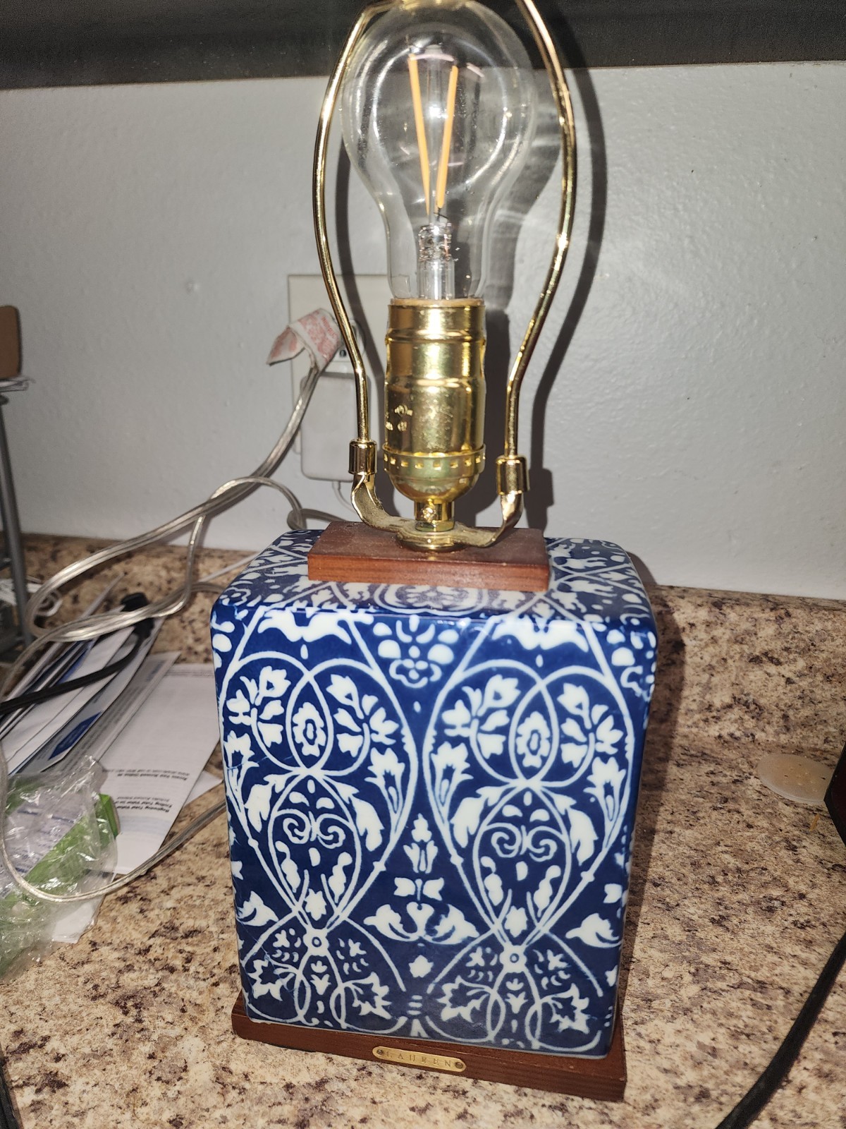 Ralph Lauren Blue Porcelain Finish Ceramic Vtg Table Lamp Medallion